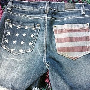 🎈Denim shorts American Flag pockets.